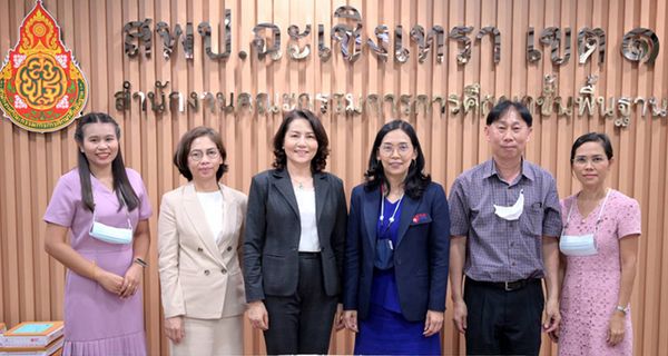 NIETS Director visited O-NET test center of the Chacherngsao Primary Educational Service Area Office 1 and grade 9 O-NET at test field of Phrapariyattidhamma Wat Sothon Wararam School, Chacherngsao.