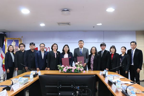 NIETS and the Institute of Vocational Education Bangkok signed the memorandum of understanding (MOU) to cooperate on the service of the Test of English Communication in the Workplace (TEC-W).