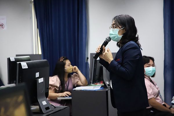 NIETS Director visited the scoring centre of Thai language subject essay test at Walailuk University.