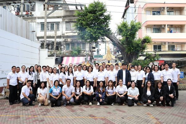 NIETS executives and official officers attended the auspicious merit-making ceremony to celebrate NIETS’s 21st anniversary.