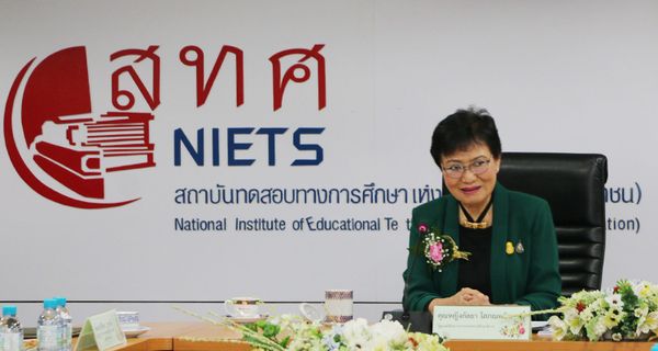 Deputy Education Minister, Khunying Kalaya Sophonpanich, Ph.D., visited NIETS and handed over policies