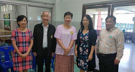 The director of NIETS visited grade 12 O-NET testing sites at Hatyai Wittayalai School‎, Songkhla province.