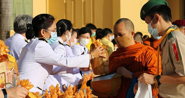 A merit-making ceremony on the occasion of the birthday of the late King Bhumibol Adulyadej’s and being marked as National Father’s Day in 2020.