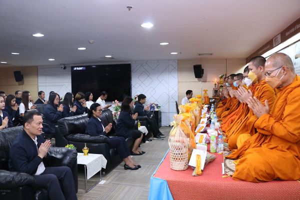 The executives and official officers of NIETS joined the merit-making in a propitious ceremony for congratulating the 19th anniversary of NIETS establishment.
