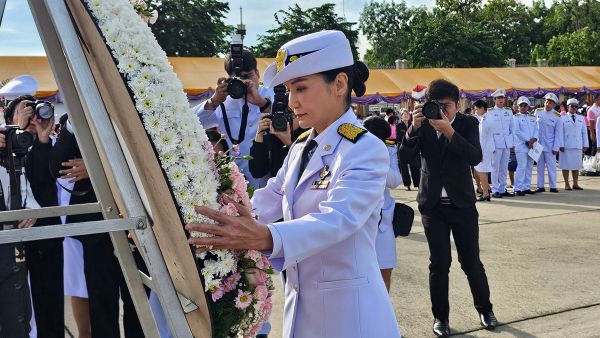 The Ministry of Education led a delegation of executives from its core organizations and affiliated agencies to participate in the wreath-laying honor ceremony on Chulalongkorn Memorial Day.