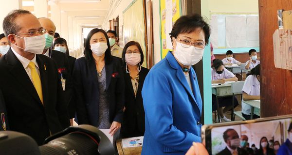 Dr. Khunying Kalaya Sophonpanic, Ph.D., (Deputy Education Minister) and their delegation visited testing grade 6 and 9 O-NET academic year 2020 at Anurajaprasit school, Nonthaburi.