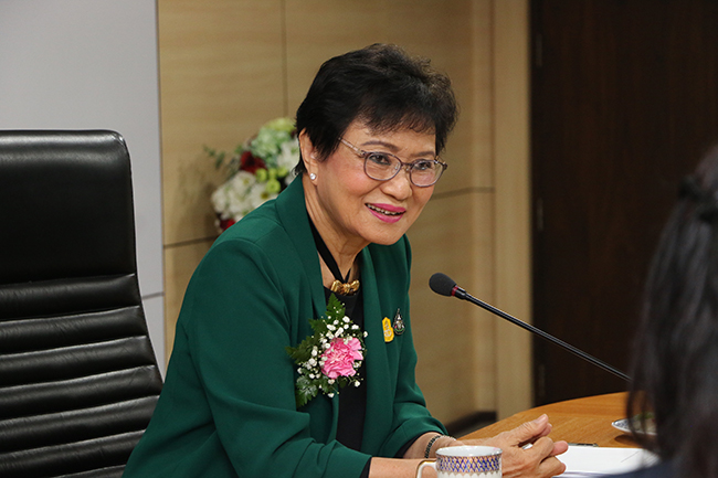 ภาพ รัฐมนตรีช่วยว่าการกระทรวงศึกษาธิการ (คุณหญิงกัลยา โสภณพนิช)  ตรวจเยี่ยมและมอบนโยบายสถาบันทดสอบทางการศึกษาแห่งชาติ (องค์การมหาชน)